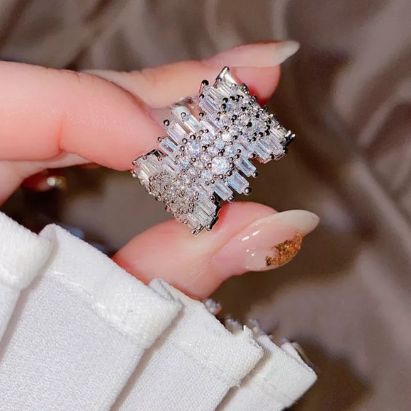 New Luxury 925 Sterling Silver Irregular Silver Eternity Band Ring - Picture 3 of 9